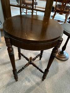 lot 122 image: Antique Wood Round Side Table with Turned Legs
