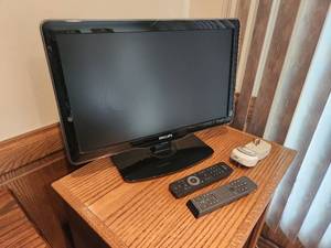 lot 158 image: Philips 22-Inch LCD TV with Remote Controls and Power Cable