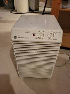 lot 204 image: GE 40 Pint Dehumidifier with Adjustable Humidity Control