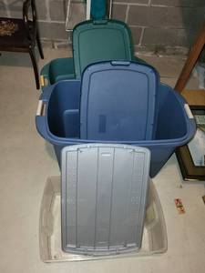 lot 207 image: Collection of 4 Large Storage Totes and Hanging Garment Bag