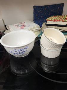 lot 243 image: Collection of Kitchen Accessories including Bowls, Towels, and Pot Holders