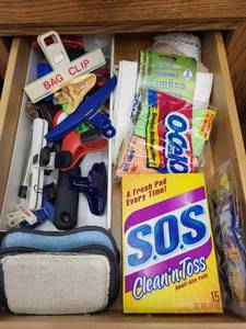 lot 249 image: Assorted Kitchen Bag Clips and Cleaning Supplies Set