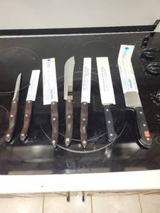 lot 253 image: Collection of 6 Assorted Kitchen Knives including Cutco