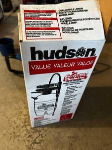 lot 284 image: Hudson 1 Gallon Polyethylene Sprayer Model 50151