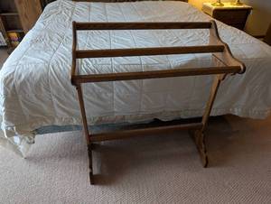 lot 11 image: Wooden Quilt Rack Stand