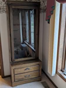 lot 18 image: Harrison Wooden Gun Display Cabinet