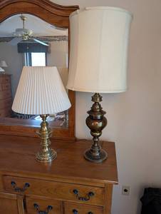 lot 23 image: Pair of Brass Table Lamps - Classic