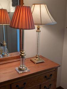 lot 25 image: Elegant Brass Table Lamps Set