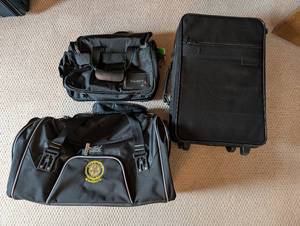 lot 91 image: Ogio Duffle & Briggs Riley Luggage Set