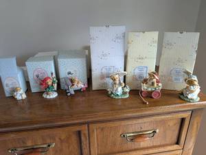 lot 106 image: Cherished Teddies Figurines Collection