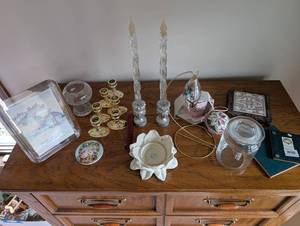 lot 107 image: Mixed Lot Home Decor Collection