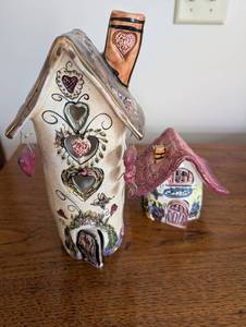 lot 108 image: Ceramic Fairy House Set