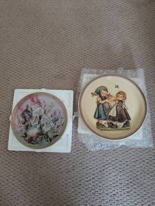 lot 109 image: Goebel Hummel & Floral Decorative Plates