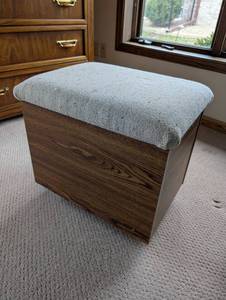 lot 115 image: Palliser Storage Ottoman Upholstered