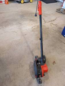 lot 285 image: Black & Decker LE750 Edger