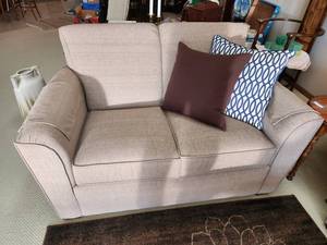 lot 2 image: Flexsteel Beige Loveseat 60W x 36D x 36H