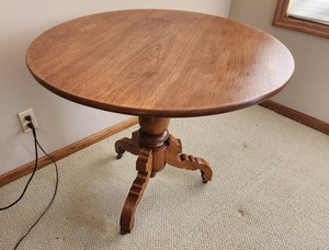 lot 3 image: Vintage Wooden Round Side Table