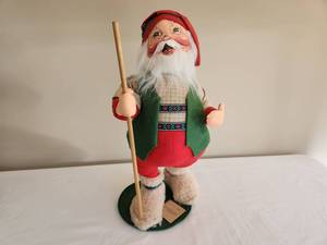 lot 20 image: Vintage Annalee Santa Doll 16