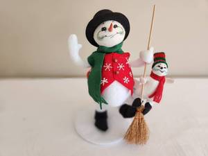 lot 29 image: Annalee 2003 Snowman Figurine