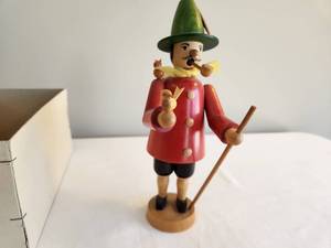 lot 39 image: Rauchermannchen - Traditional Vintage German Erzgebirge Bird Seller Smoker