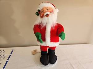 lot 61 image: Annalee 1994 Santa Claus Doll