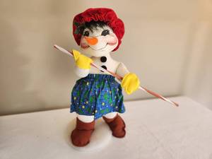 lot 63 image: Annalee Dolls Snowman Figurine