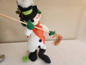 lot 64 image: Annalee Dolls Snowman Figure