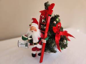 lot 72 image: Annalee 2003 Santa Decorating Tree