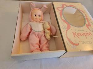 lot 94 image: Cameo Kewpie Doll in Pink Outfit