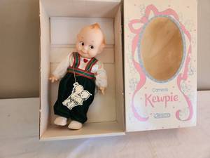 lot 98 image: Cameos Kewpie Doll by Jesco