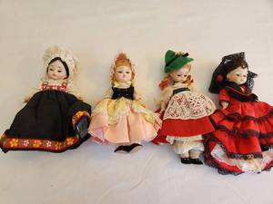 lot 152 image: Vintage Porcelain Dolls Set of 4