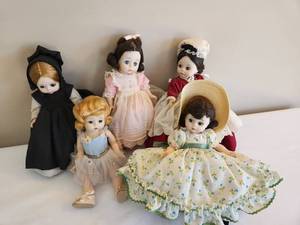 lot 153 image: Set of 5 Vintage Collectible Dolls
