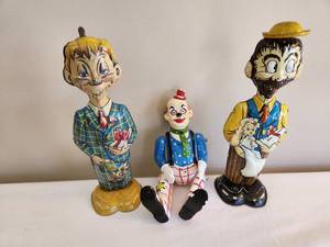 lot 156 image: Vintage Tin Clown Toy Set