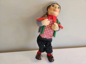 lot 169 image: Annalee&nbspHandmade European Traditional Doll