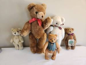 lot 172 image: Vintage Teddy Bears Collection