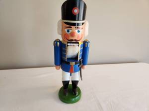 lot 218 image: Vintage Wooden Nutcracker Decor