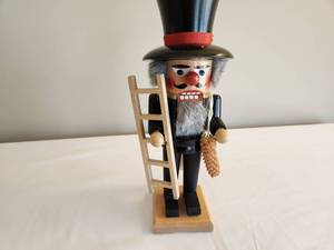 lot 219 image: Traditional Chimney Sweep Nutcracker