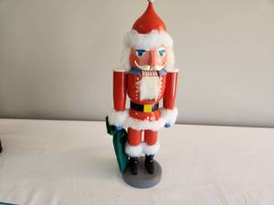 lot 220 image: Santa Claus Nutcracker Decor
