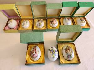 lot 227 image: Royal Bayreuth Porcelain Easter Eggs
