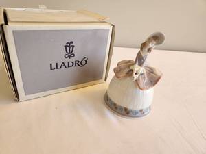 lot 232 image: Lladr Porcelain Bell 05956
