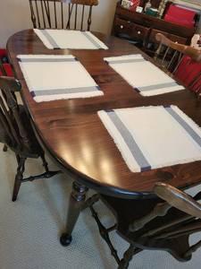 lot 49 image: Classic Wooden Dining Table Set