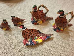lot 54 image: Fitz and Floyd Pheasant Ceramic Set