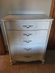 lot 100 image: Vintage Elegant White Dresser