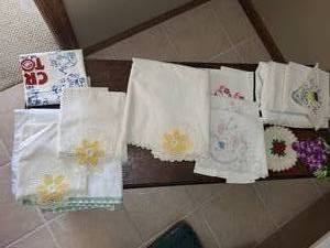 lot 116 image: Vintage Embroidered Linens Lot