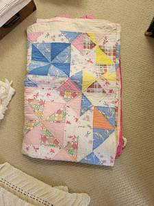 lot 118 image: Vintage Knit Blankets & Patchwork Quilt