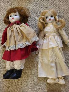lot 122 image: Vintage Porcelain Dolls Set