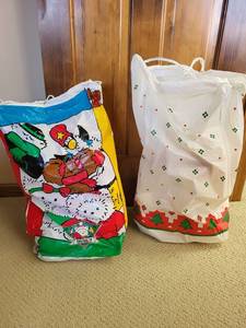 lot 130 image: Vintage 1989 Santabear Plush Set
