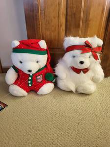 lot 134 image: Santa Bear Holiday Plush Set