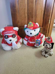 lot 135 image: Vintage Santabear Plush Set 19871996