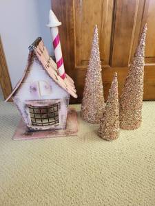 lot 138 image: Pink Holiday House & Sequin Tree Set